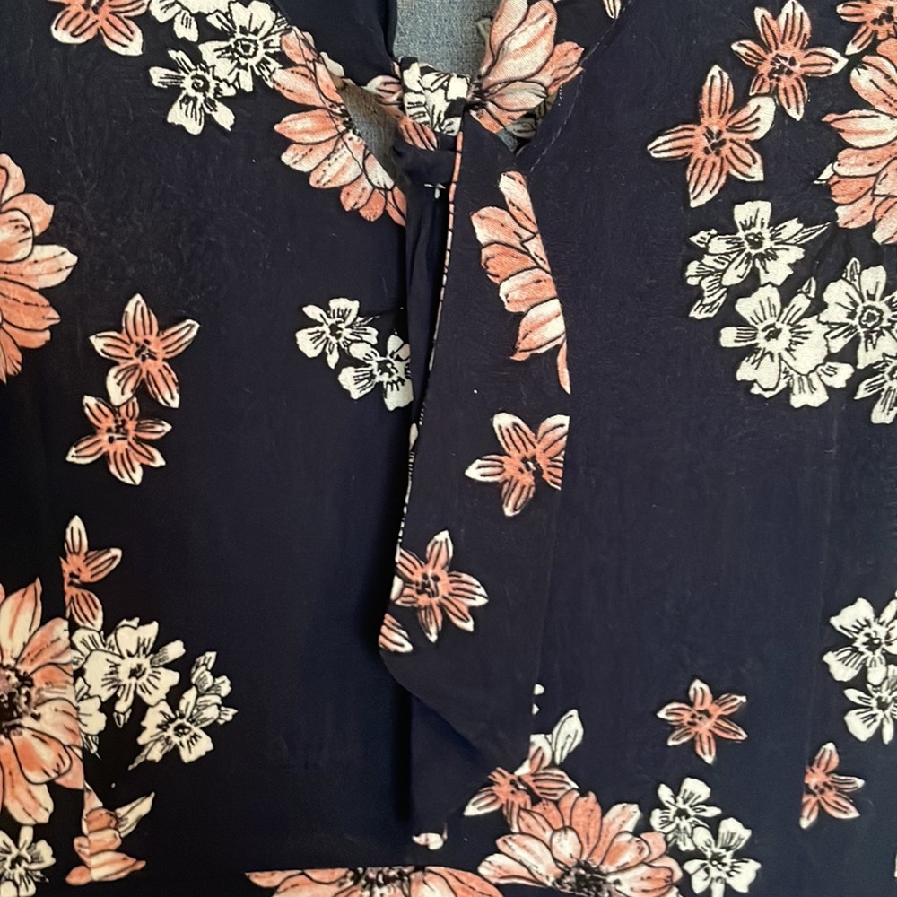 Cupcakes and Cashmere tie neck ruffle sleeve dress - Picture 4 of 13